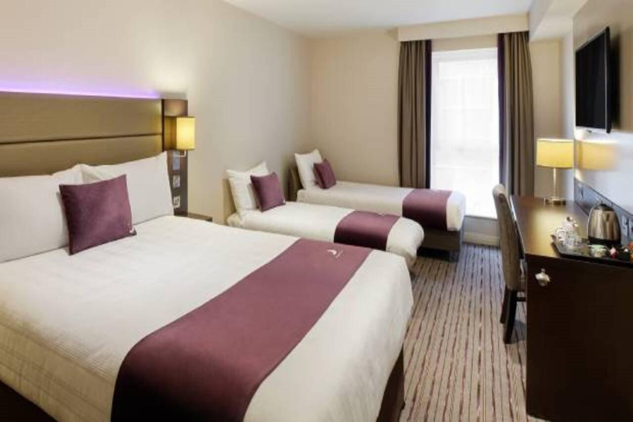 Premier Inn Woking West - A324 Extérieur photo