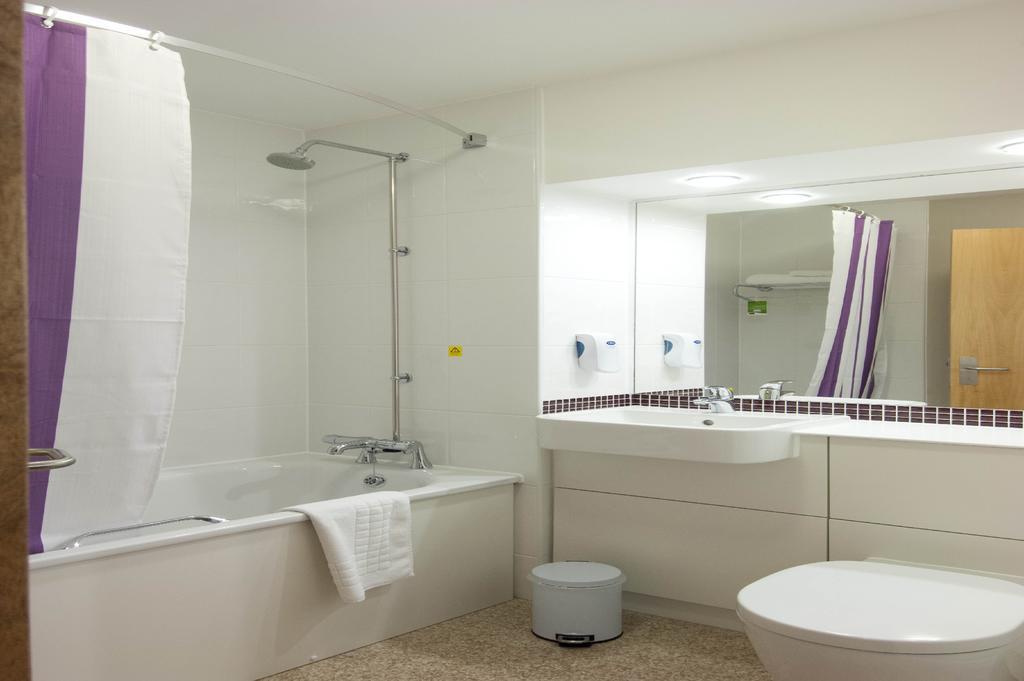 Premier Inn Woking West - A324 Extérieur photo
