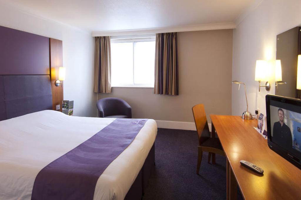 Premier Inn Woking West - A324 Chambre photo