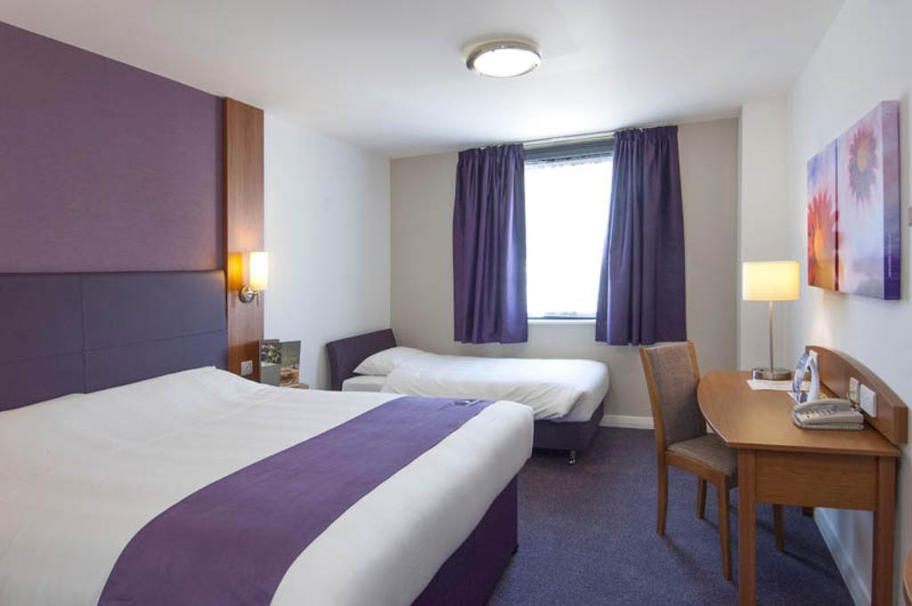 Premier Inn Woking West - A324 Chambre photo