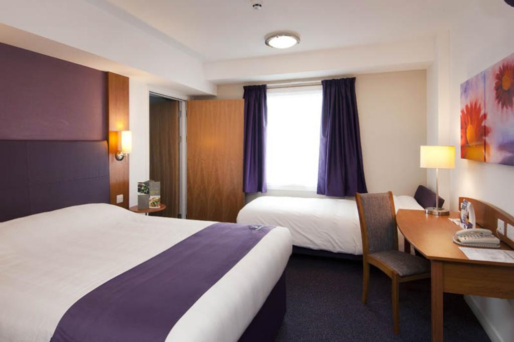 Premier Inn Woking West - A324 Chambre photo