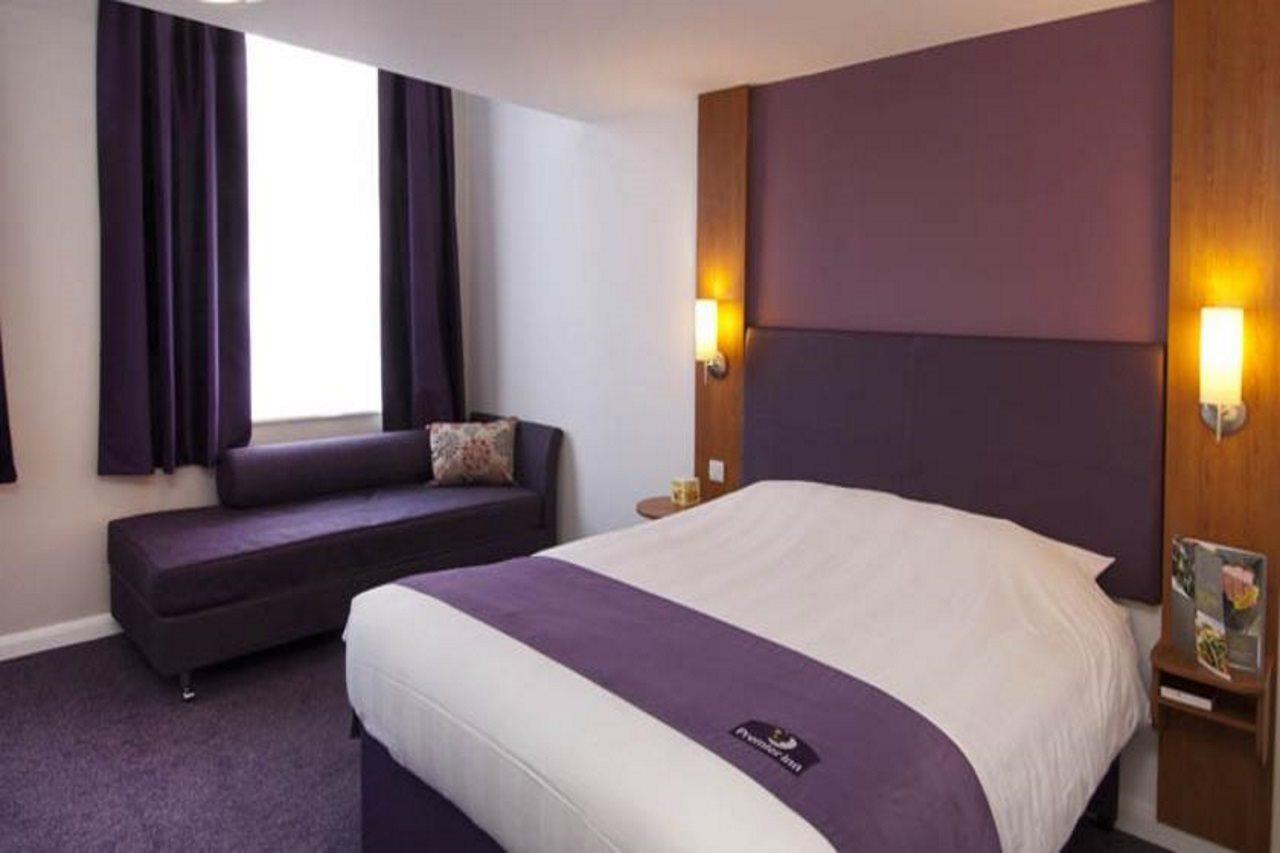 Premier Inn Woking West - A324 Extérieur photo