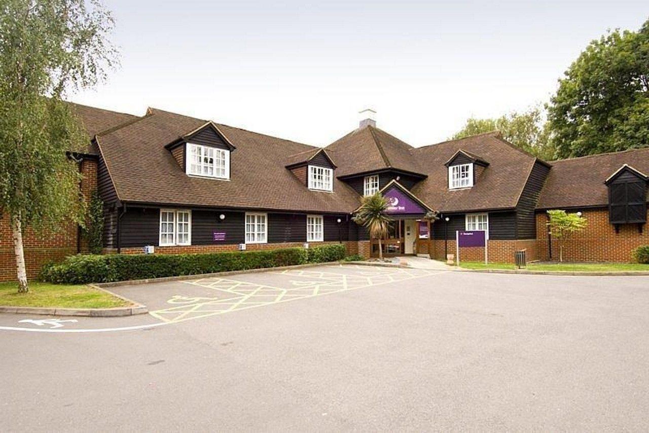 Premier Inn Woking West - A324 Extérieur photo