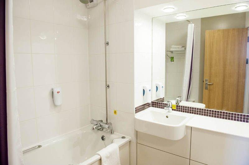 Premier Inn Woking West - A324 Extérieur photo